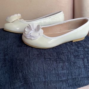 Nina white flat shoes
